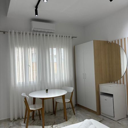 Guest House Adi Hoxha เบราท ภายนอก รูปภาพ