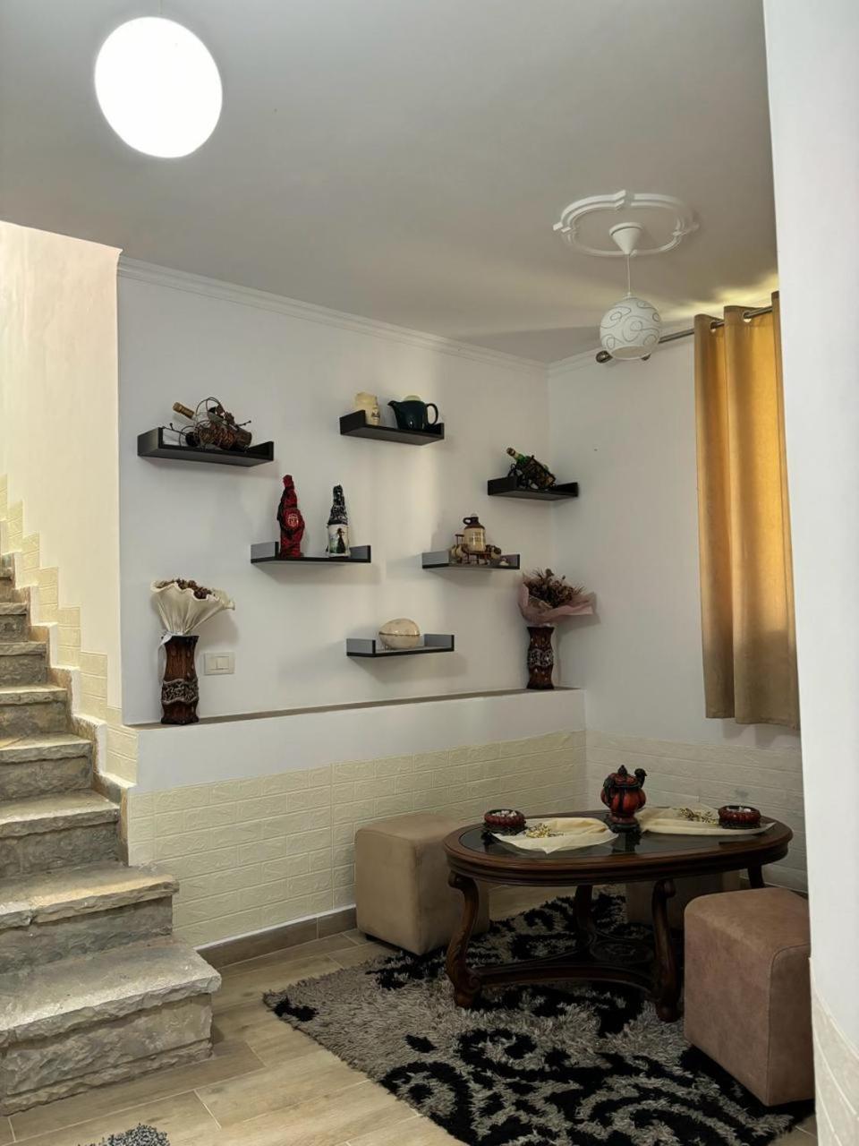 Guest House Adi Hoxha เบราท ภายนอก รูปภาพ
