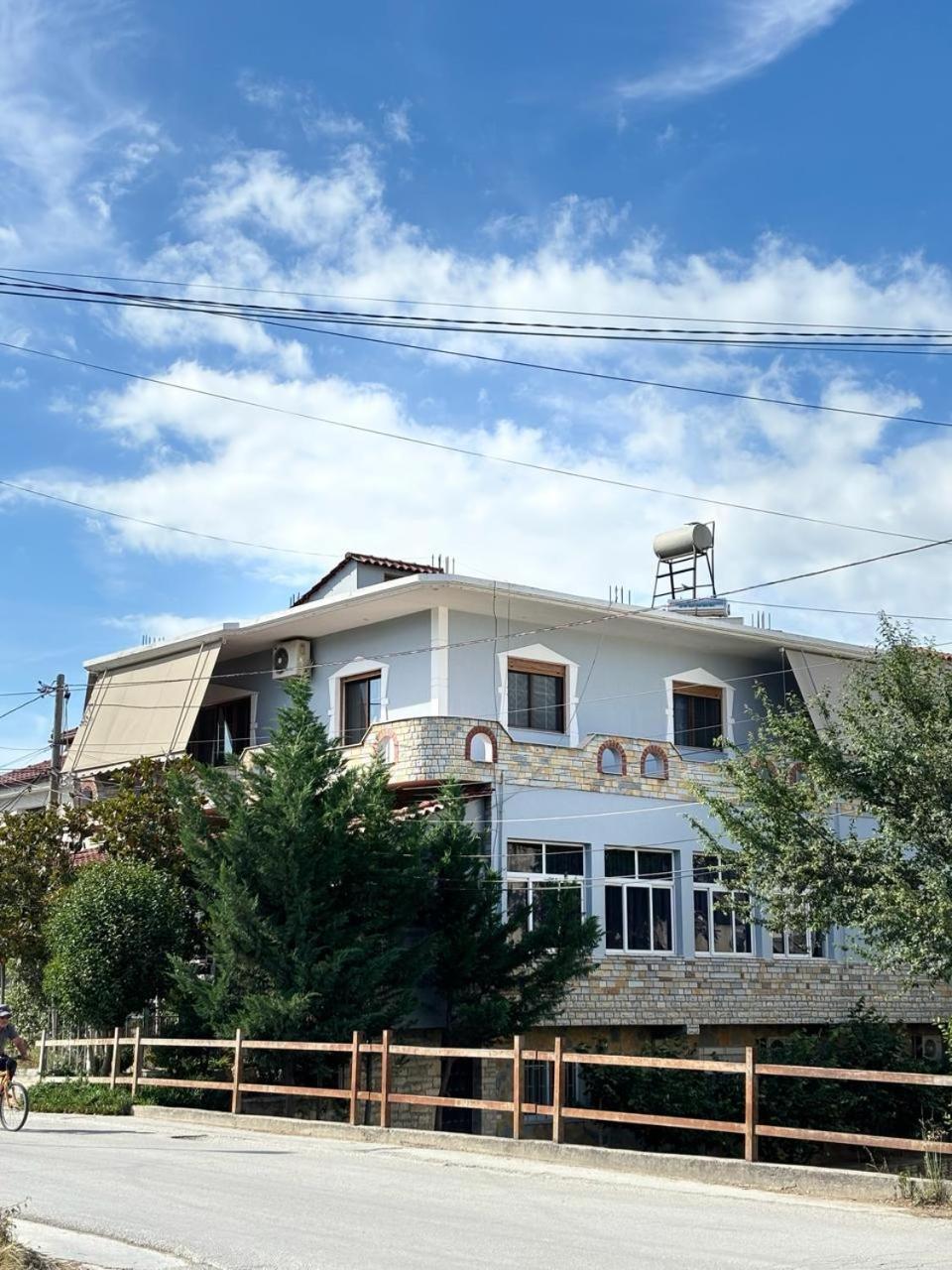 Guest House Adi Hoxha เบราท ภายนอก รูปภาพ