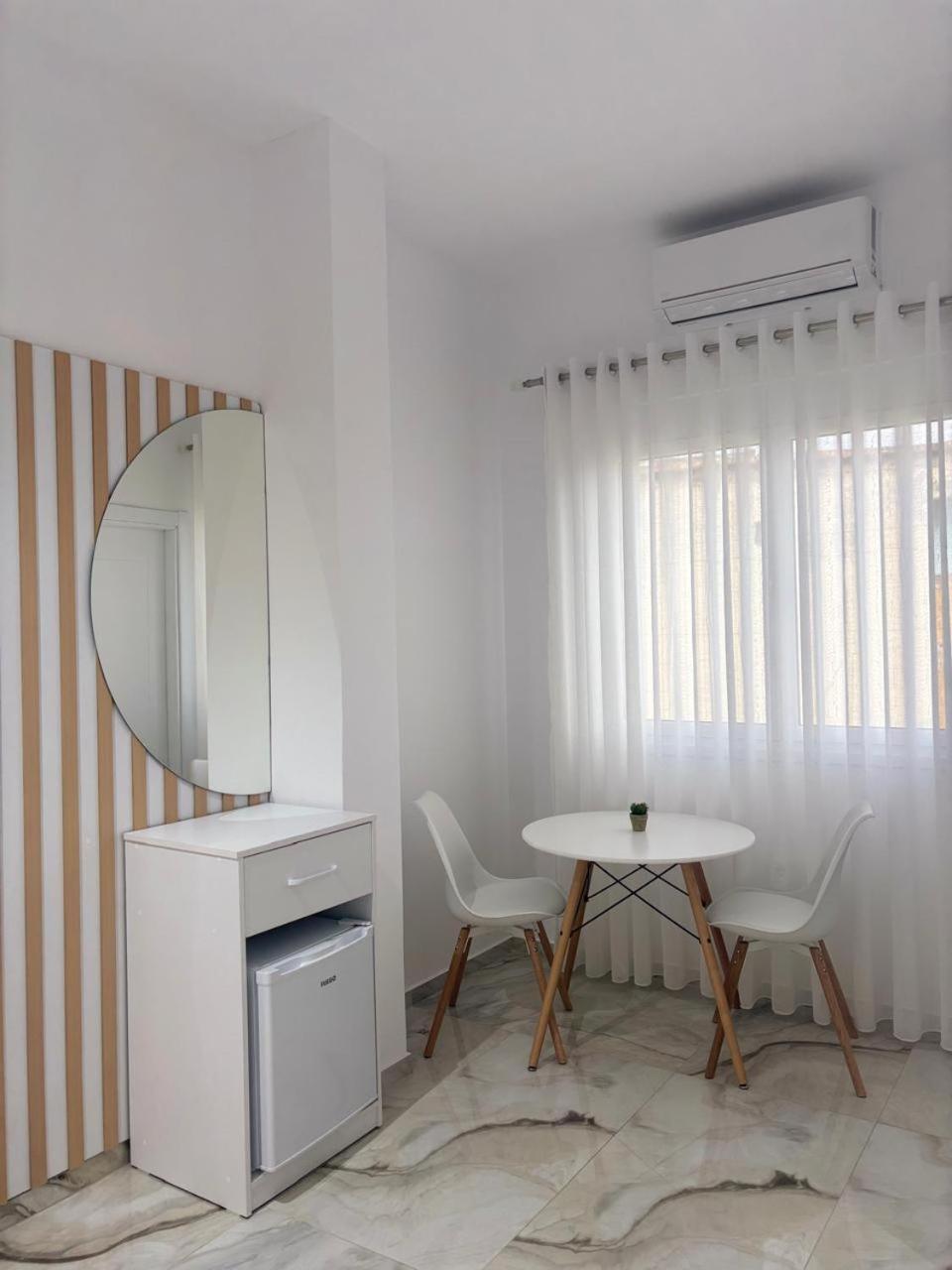 Guest House Adi Hoxha เบราท ภายนอก รูปภาพ